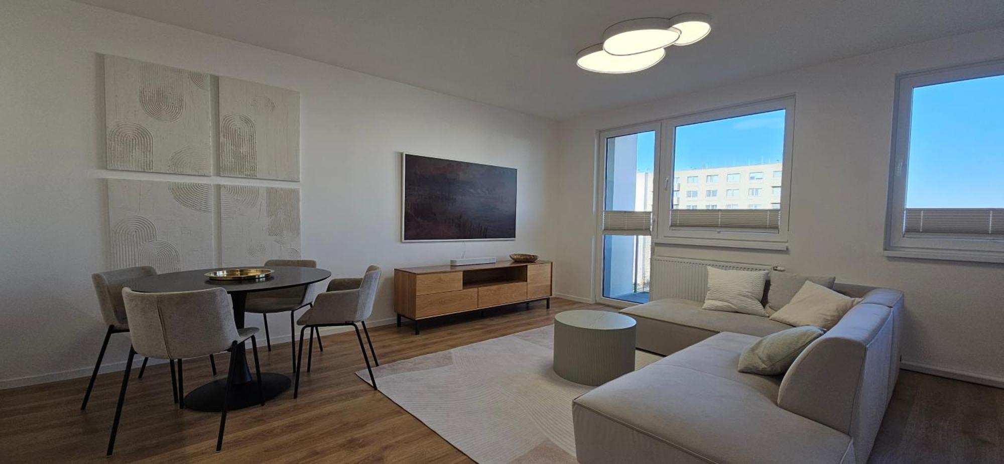 3 With Parking, Air Condition Near Airport