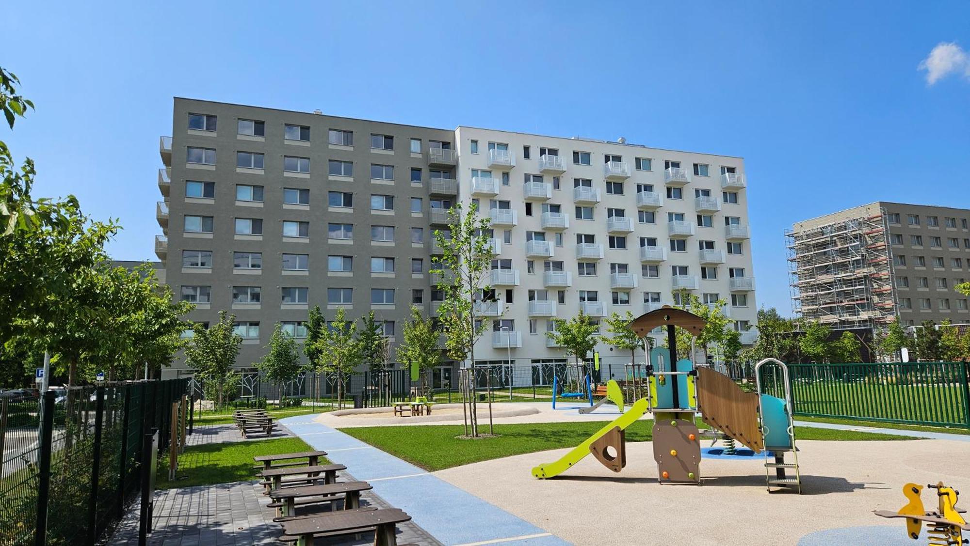 3 With Parking, Air Condition Near Airport *