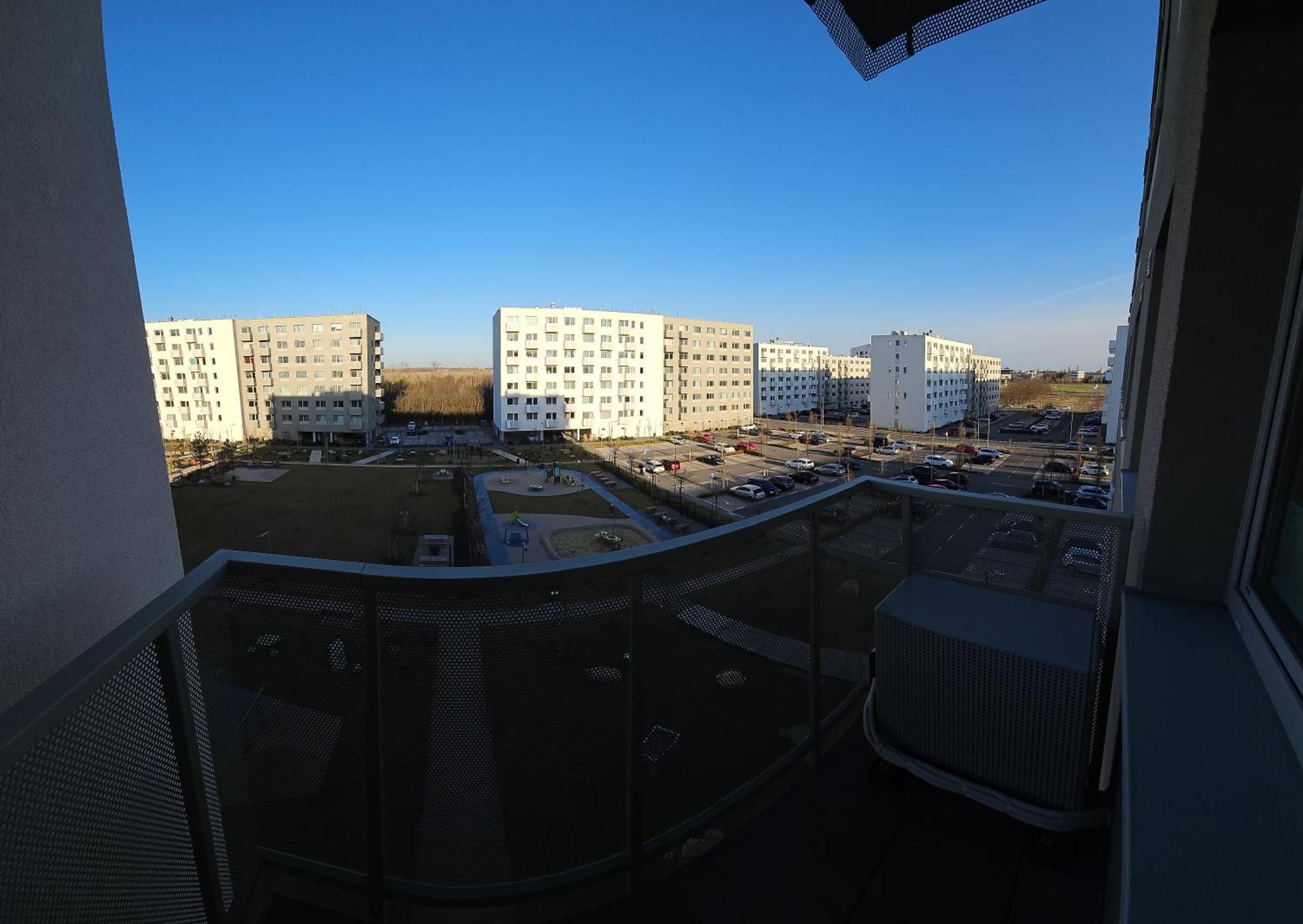 Apartment 3 With Parking, Air Condition Near Airport *