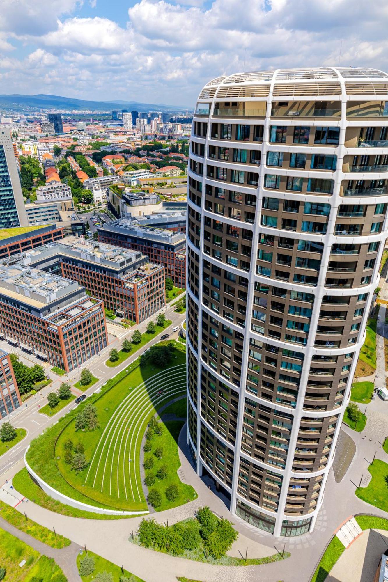 Sky Park 1 - Luxurious #instaworthy In Downtown Center With Included Parking, Address In Town Apartment *