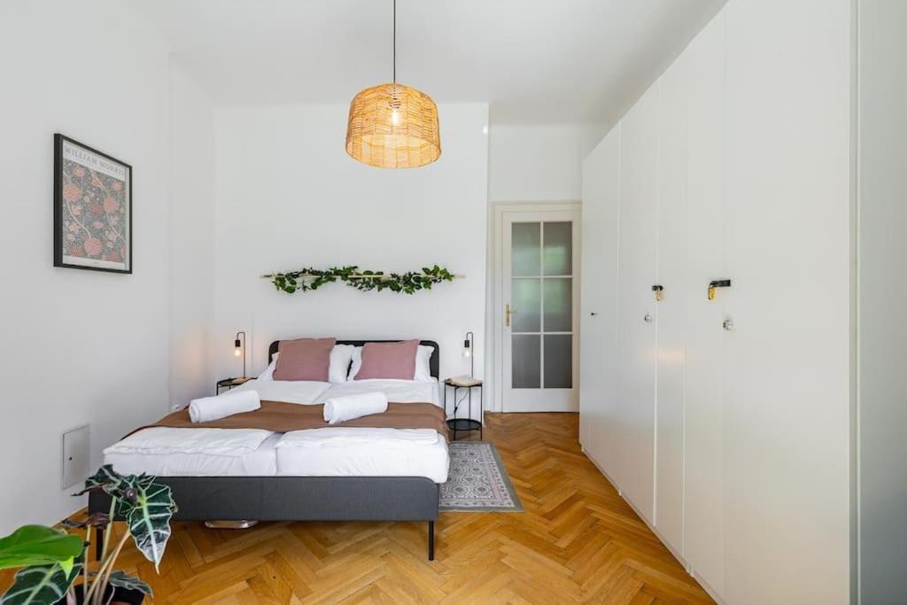 Apartment Historic Charm In *