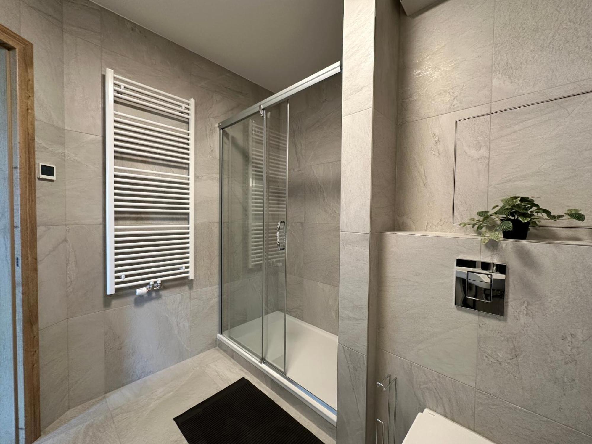 Apartment Zwirn1, Uplne Nove, Parkovanie, Klimatizacia,