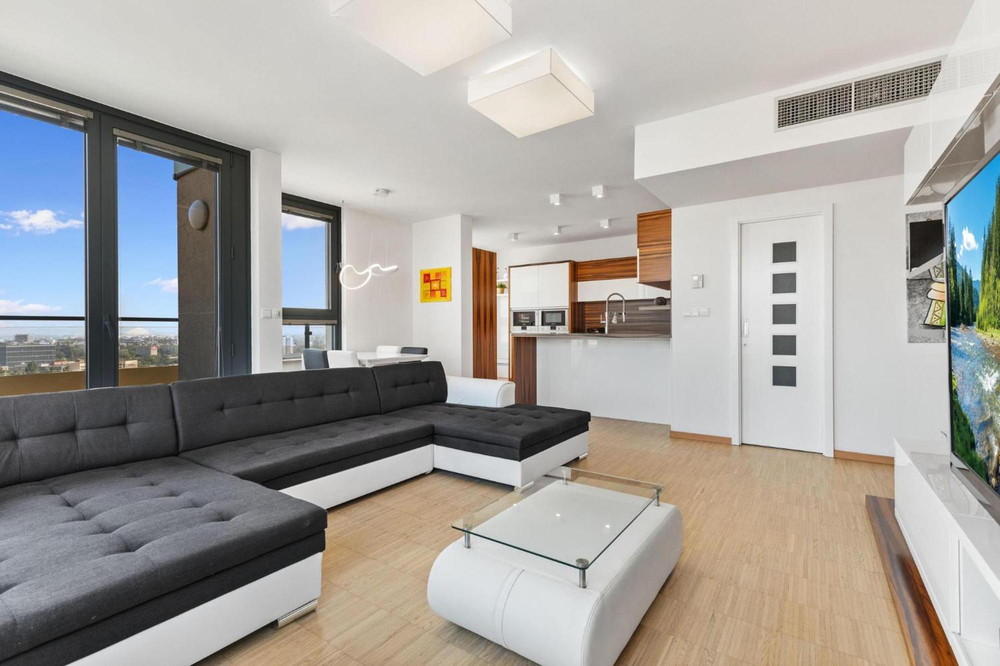 Sky In - With 2 Parking Places Apartment *