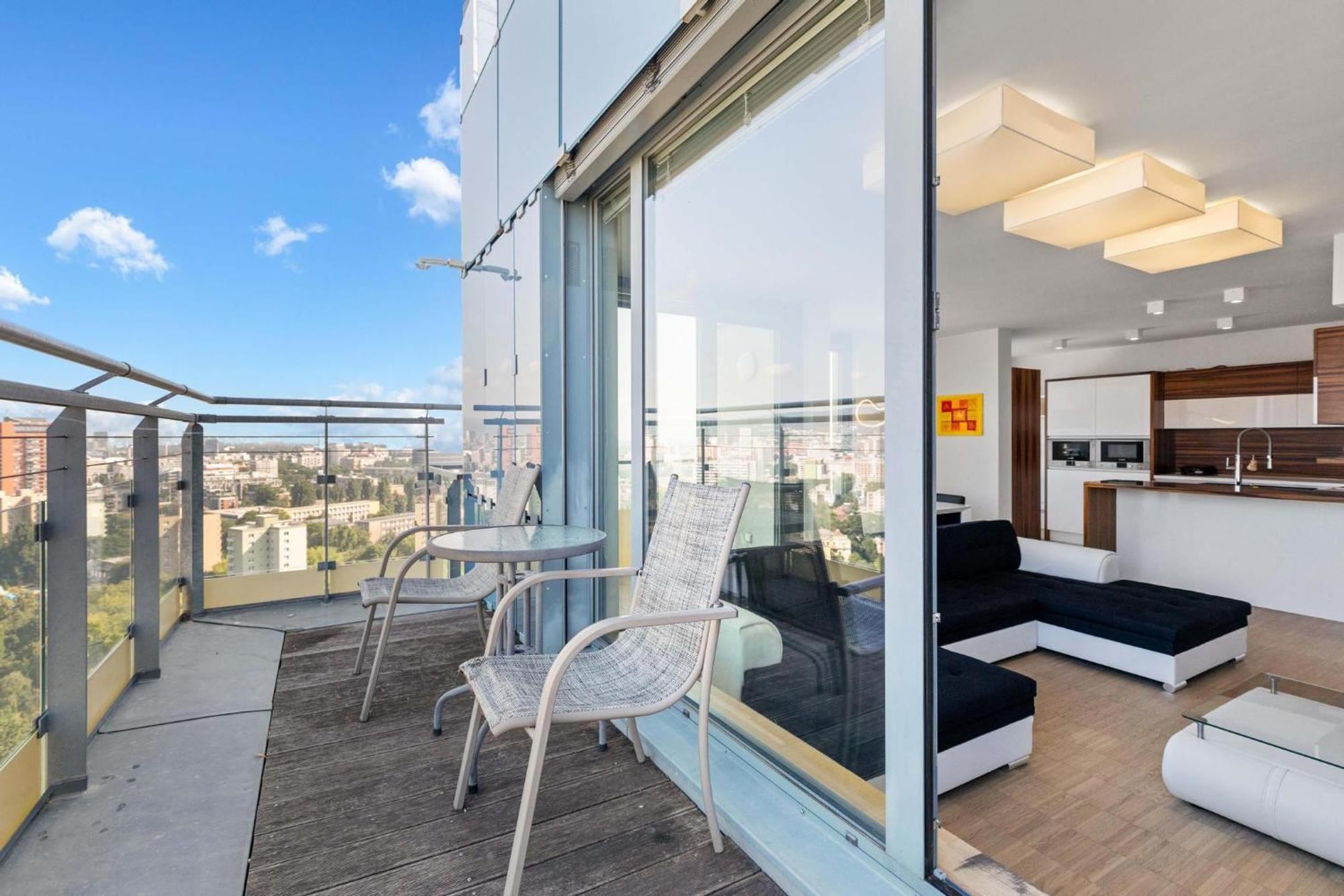 Sky In - With 2 Parking Places * Bratislava