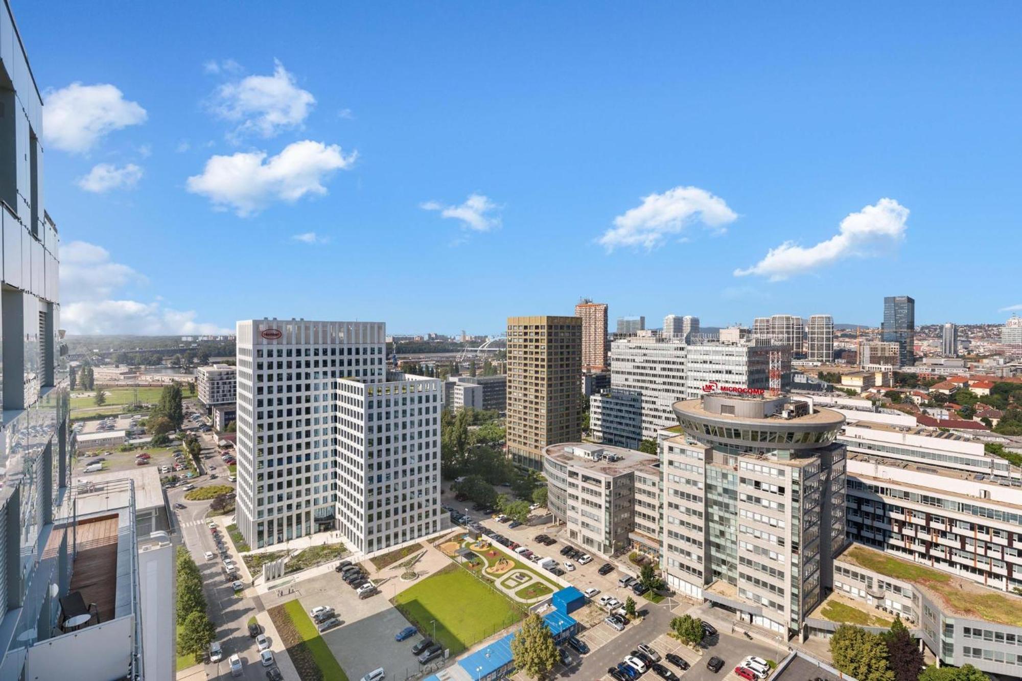 Sky In - With 2 Parking Places Appartamento Bratislava