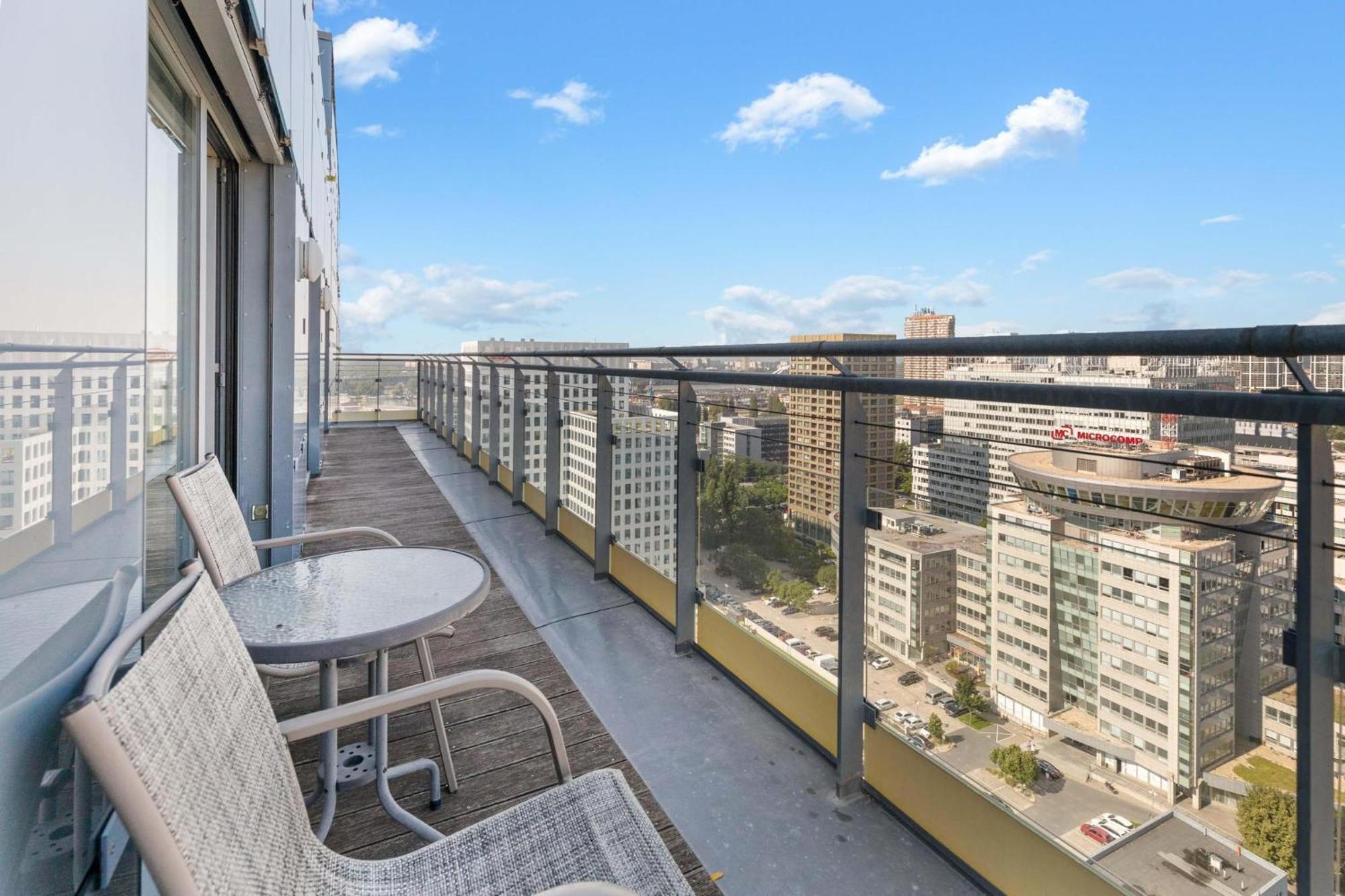 Sky In - With 2 Parking Places * Bratislava
