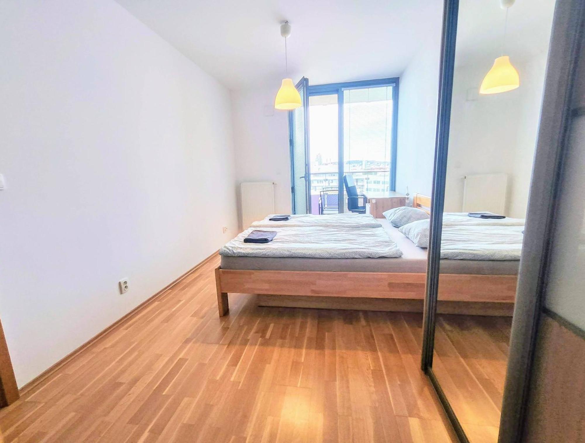 Mills - Free Parking - Balcony With View - Close To Nivy Mall Apartment *