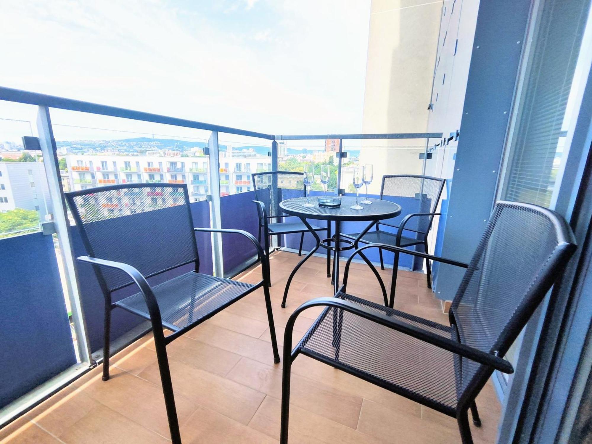 Mills - Free Parking - Balcony With View - Close To Nivy Mall * Pressburg