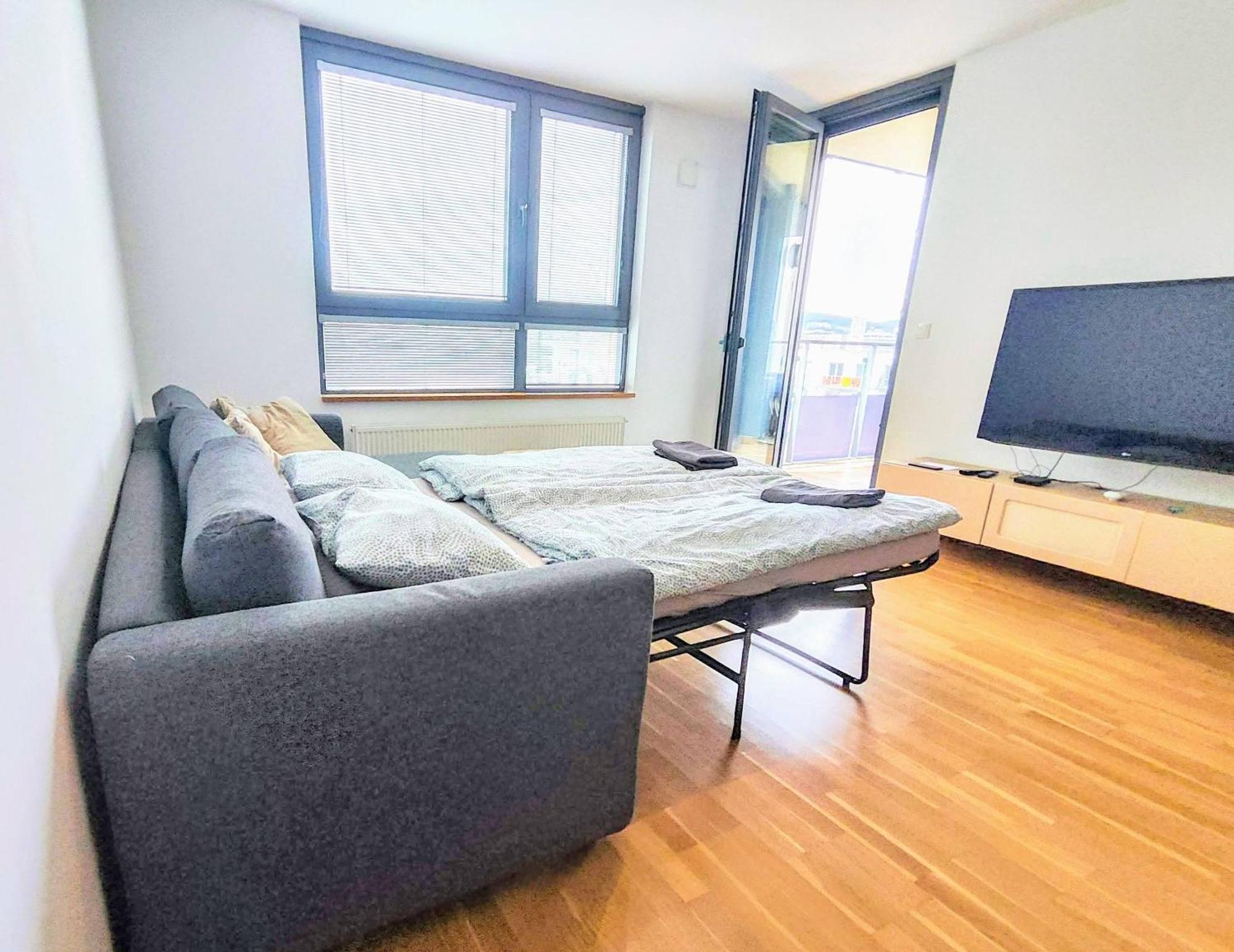 Apartment Mills - Free Parking - Balcony With View - Close To Nivy Mall *