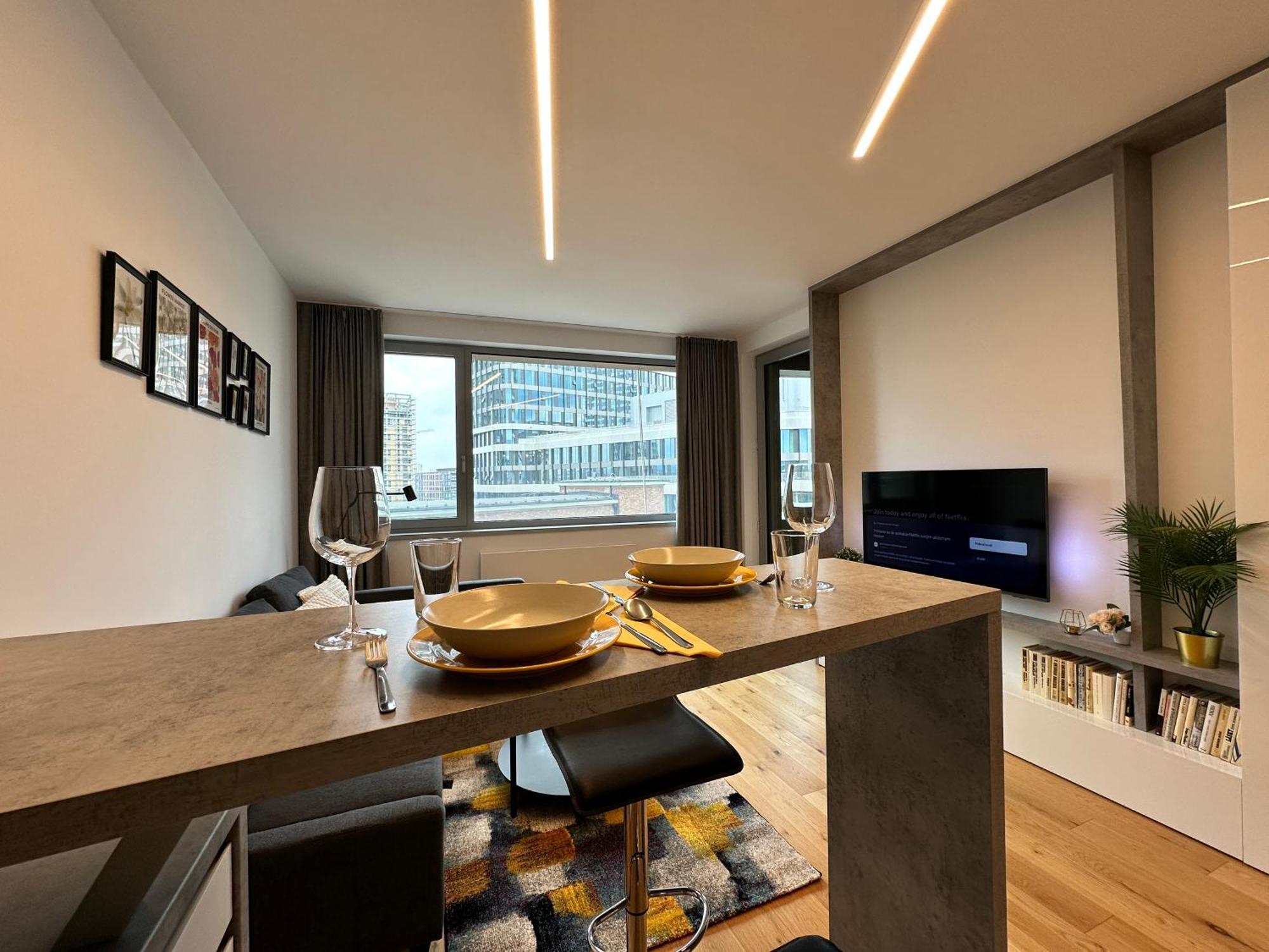 Sky1 Modern Aptm With Rooftop View 30 Floor Apartment