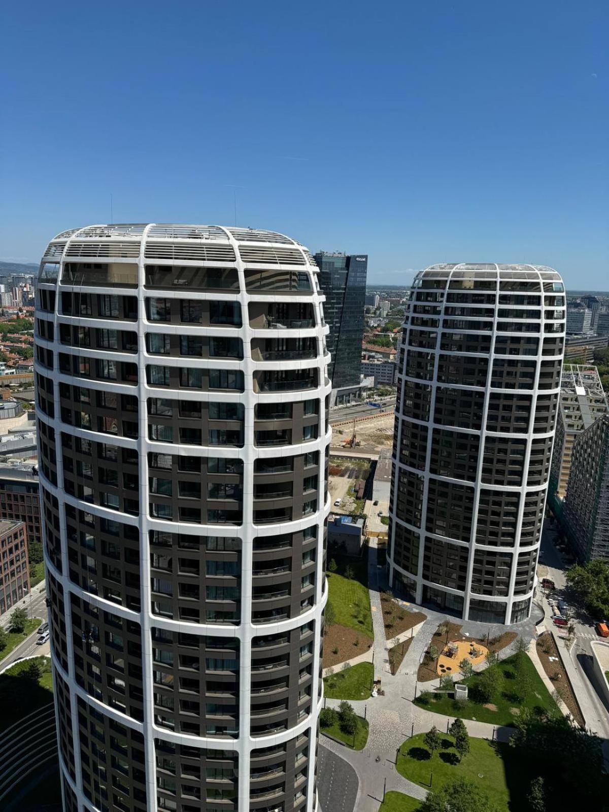 Skypark 1 With Free Parking Apartment Bratislava