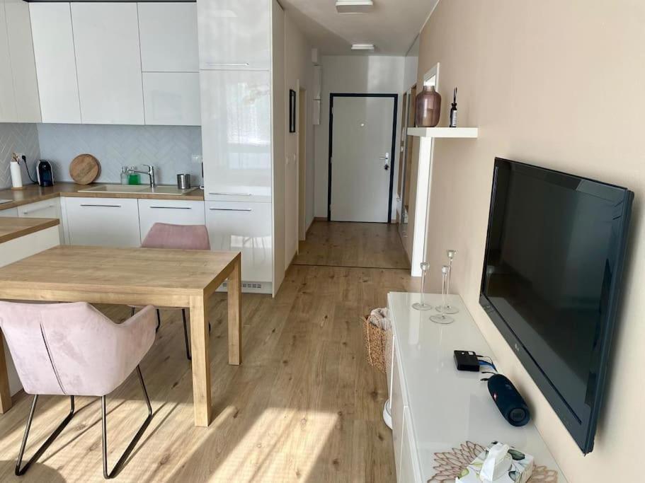 Apartment Lucao Apartment, 1-4 Guests, Free Parking & Wifi, 10 Min From Downtown *
