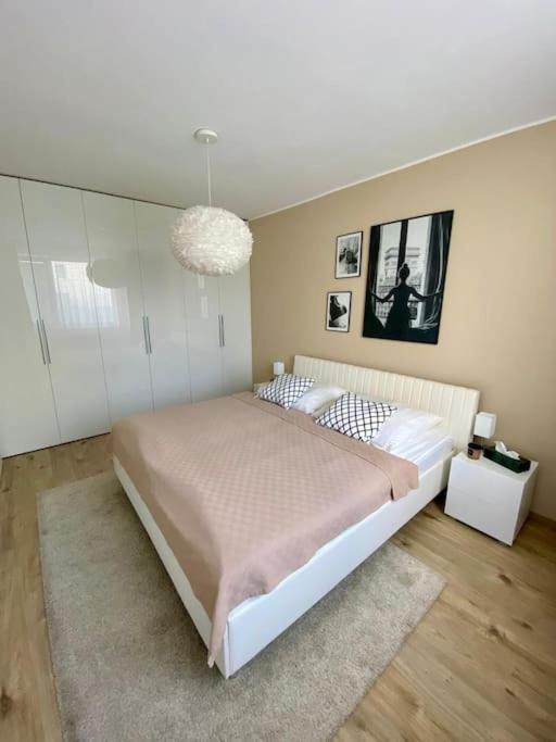 Apartment Lucao Apartment, 1-4 Guests, Free Parking & Wifi, 10 Min From Downtown