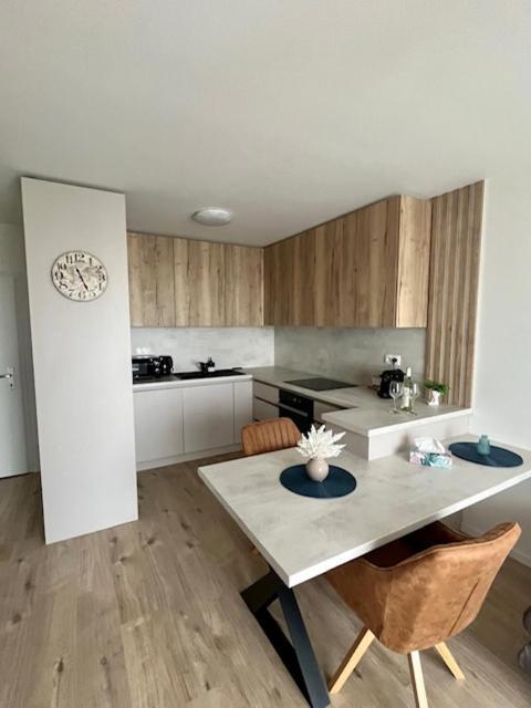Moruse With Parking Apartment *