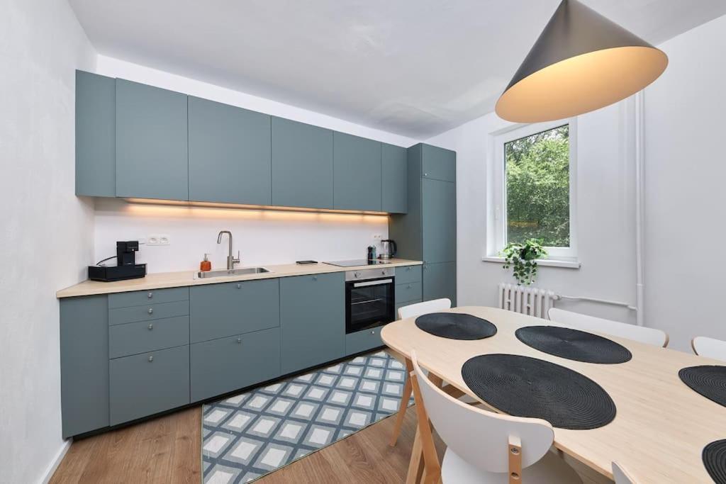 Riverside Center, 3 Bedroom Garage * Bratislava
