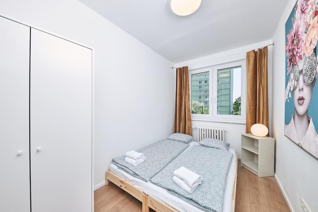Riverside Center, 3 Bedroom Garage
