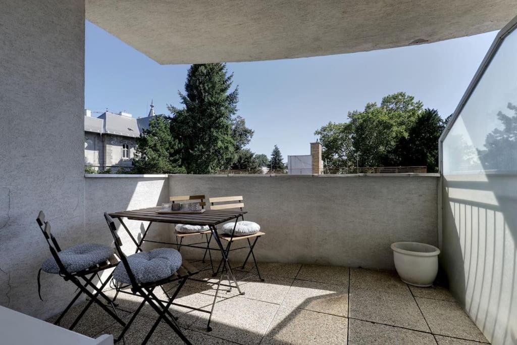 3min2centre - 2 Bedroom Garage, View *