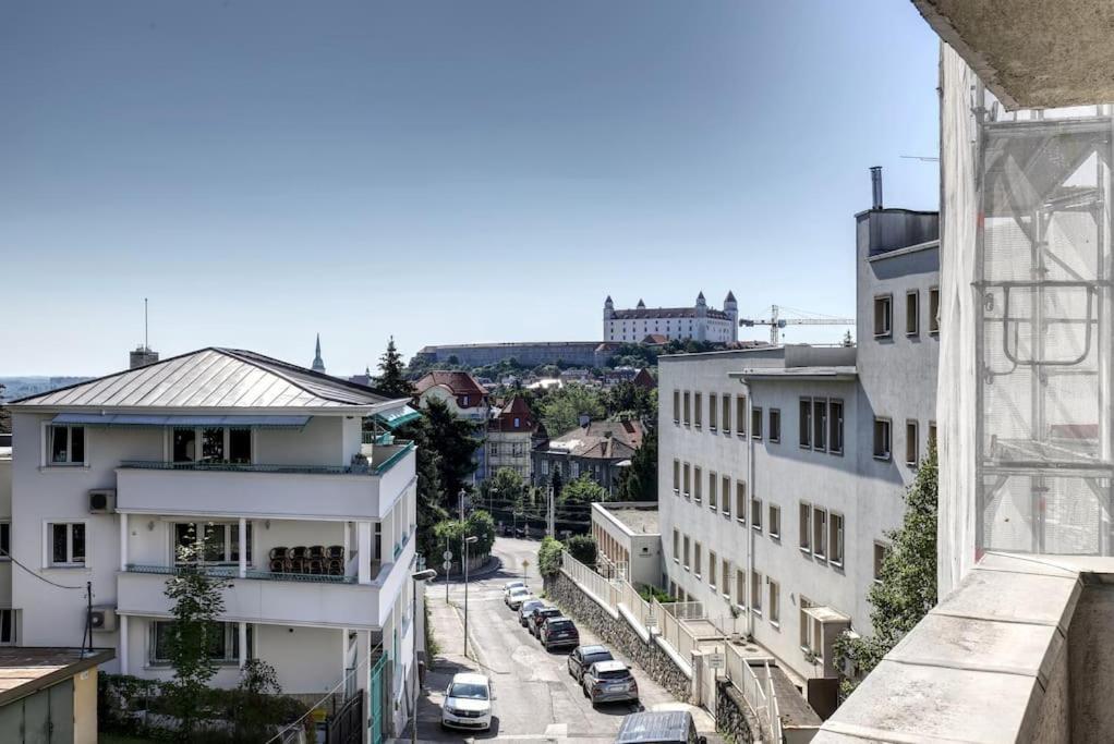 3min2centre - 2 Bedroom Garage, View Apartment