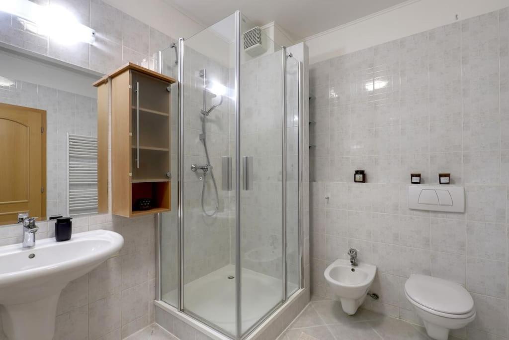 3min2centre - 2 Bedroom Garage, View Bratislava