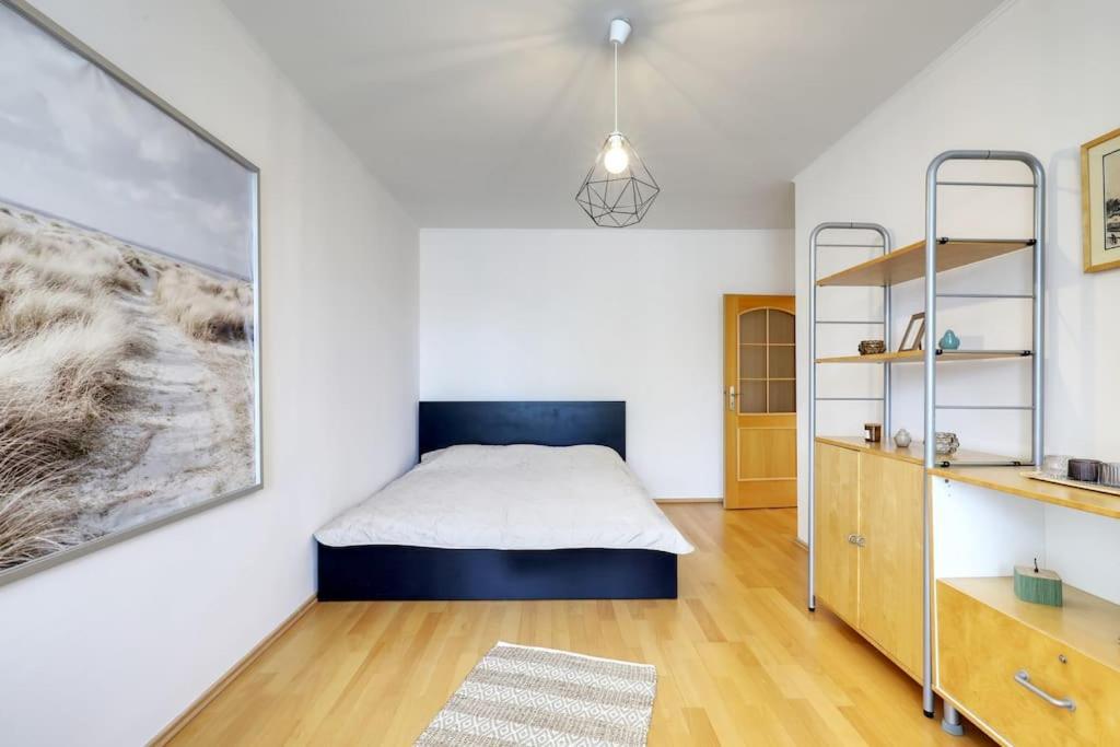3min2centre - 2 Bedroom Garage, View *