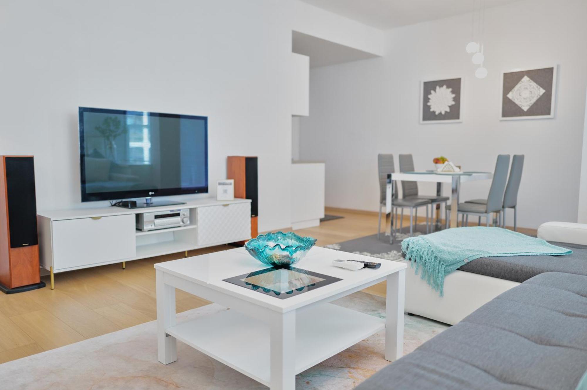 Apartment In Panorama City