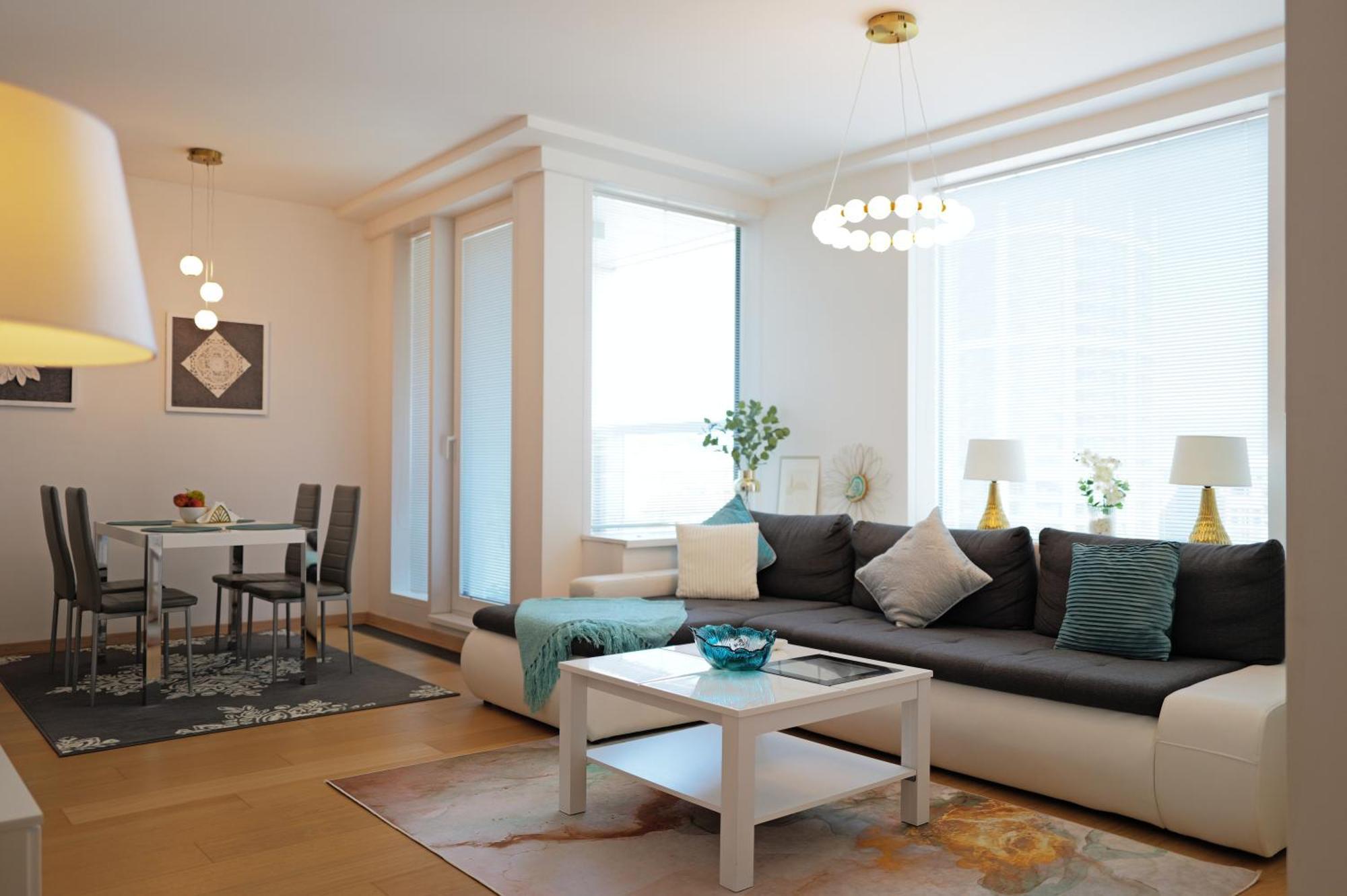 Apartment In Panorama City *