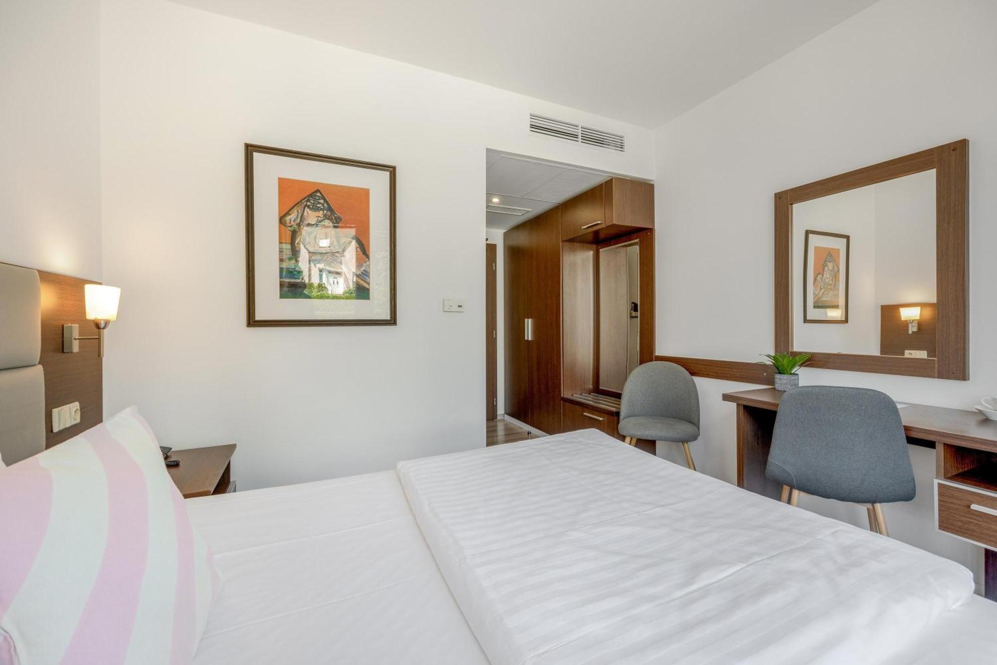 Hotel Antares 4*