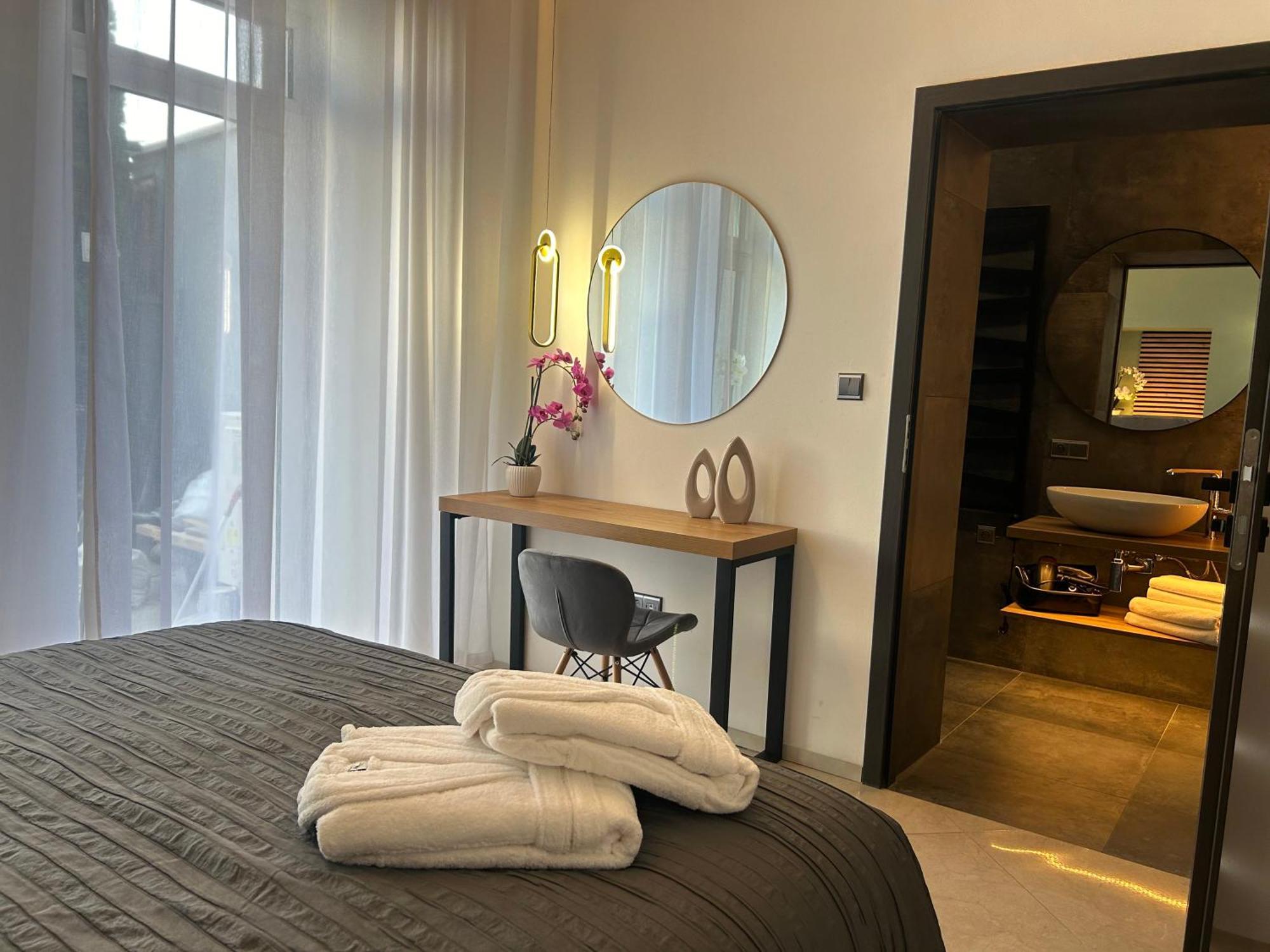 Leo Free Parking - President Palace Apartment