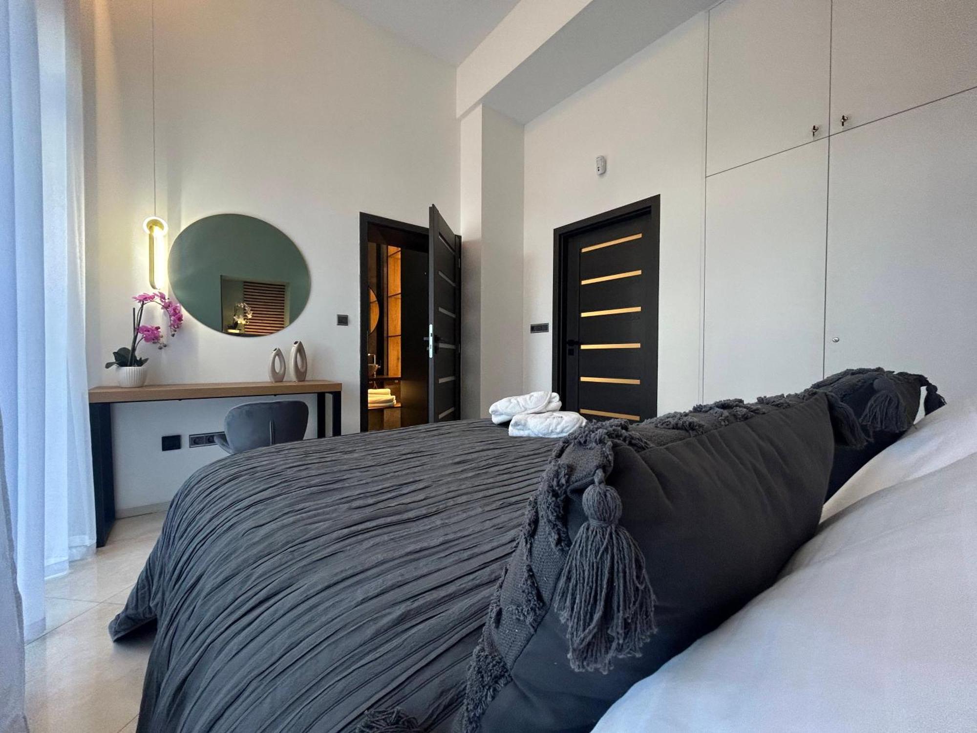 Leo Free Parking - President Palace Apartment