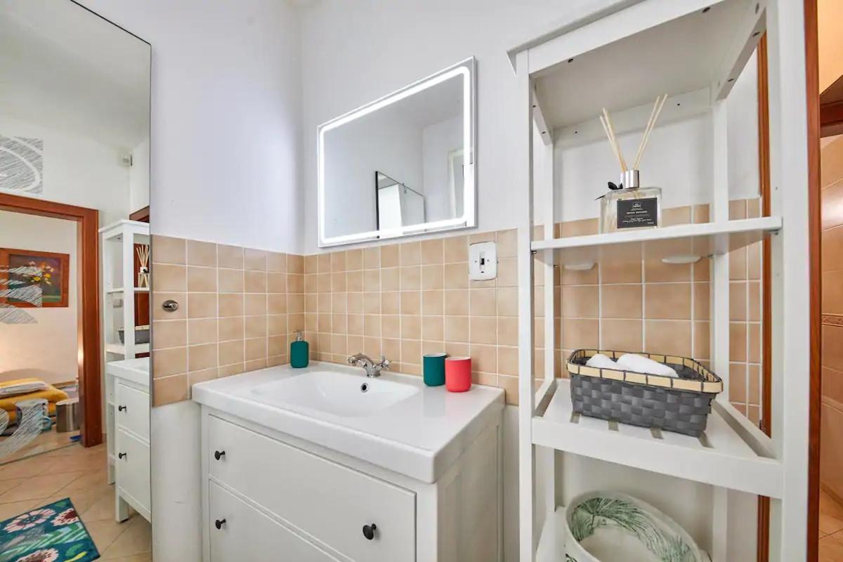 Apartment Stylish Next To Castle, Location *