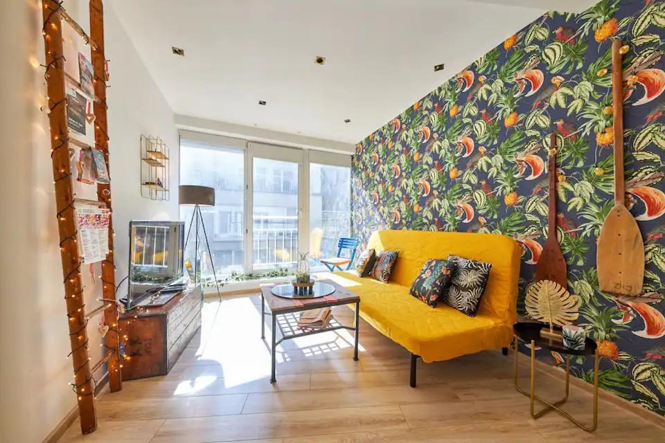 Stylish Next To Castle, Location *