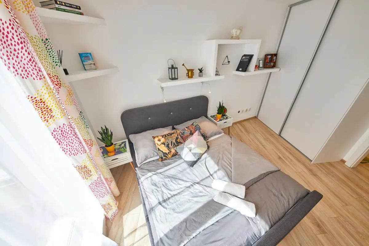Apartment Stylish Next To Castle, Location