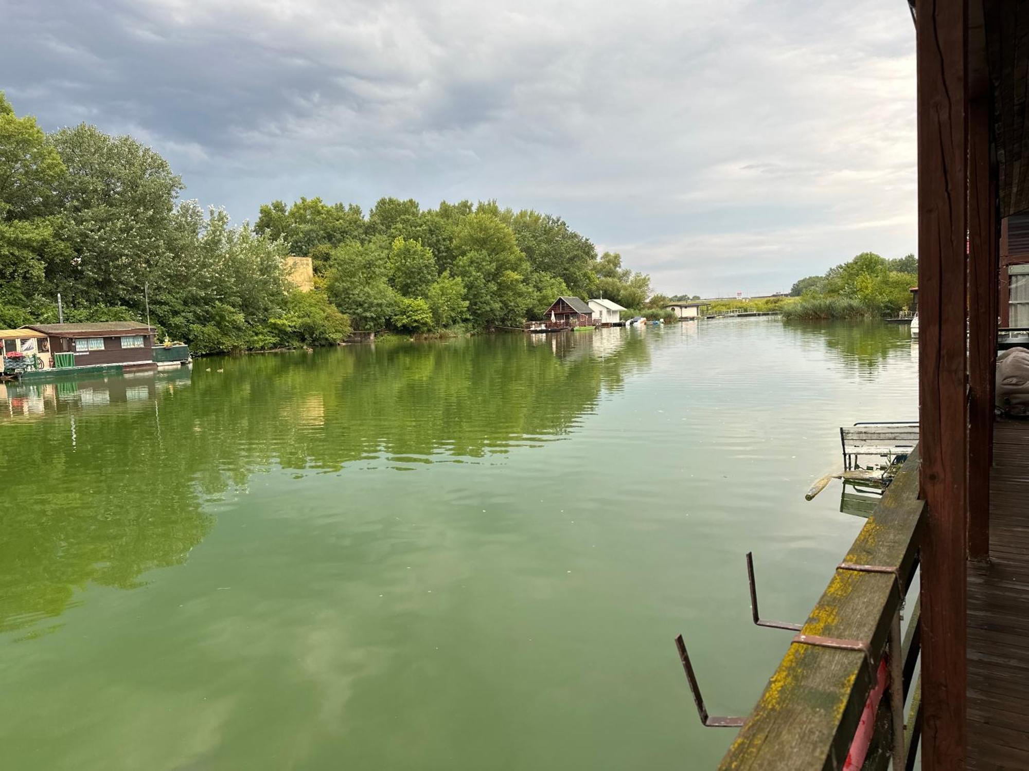 Houseboat - Beacon Of Happiness Bratislava