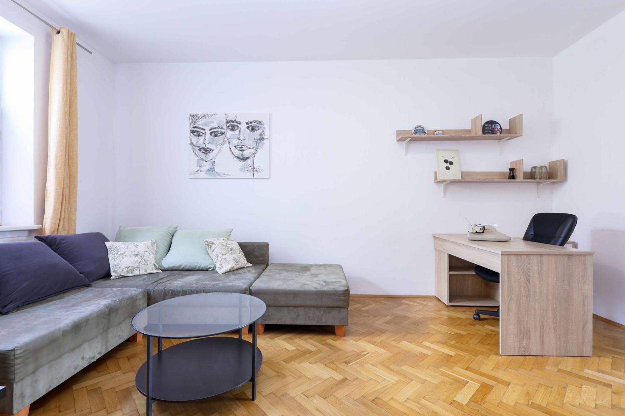 Apartmán Cozy & Spacious Family Near Train Station