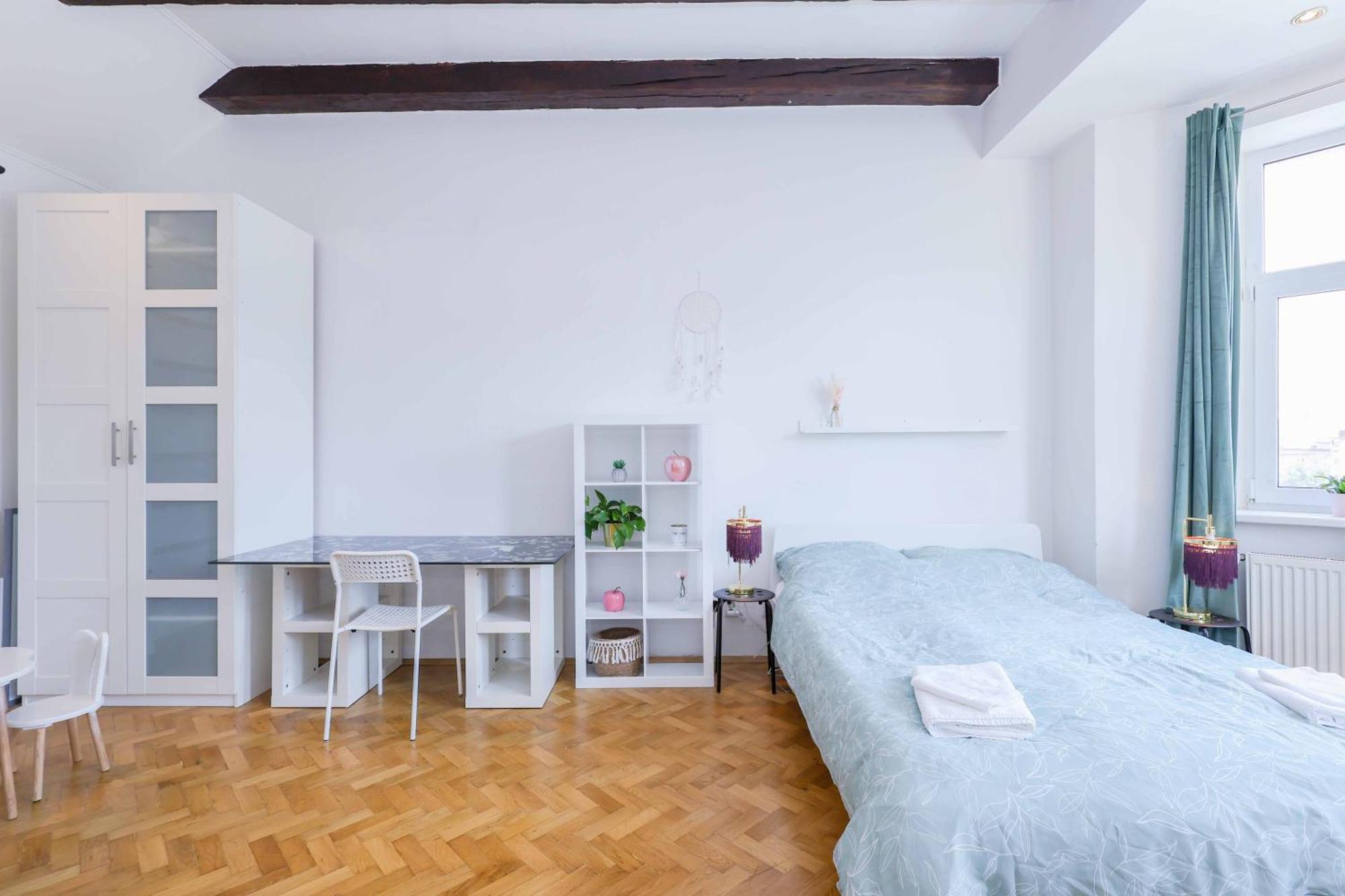 Cozy & Spacious Family Near Train Station Apartmán *