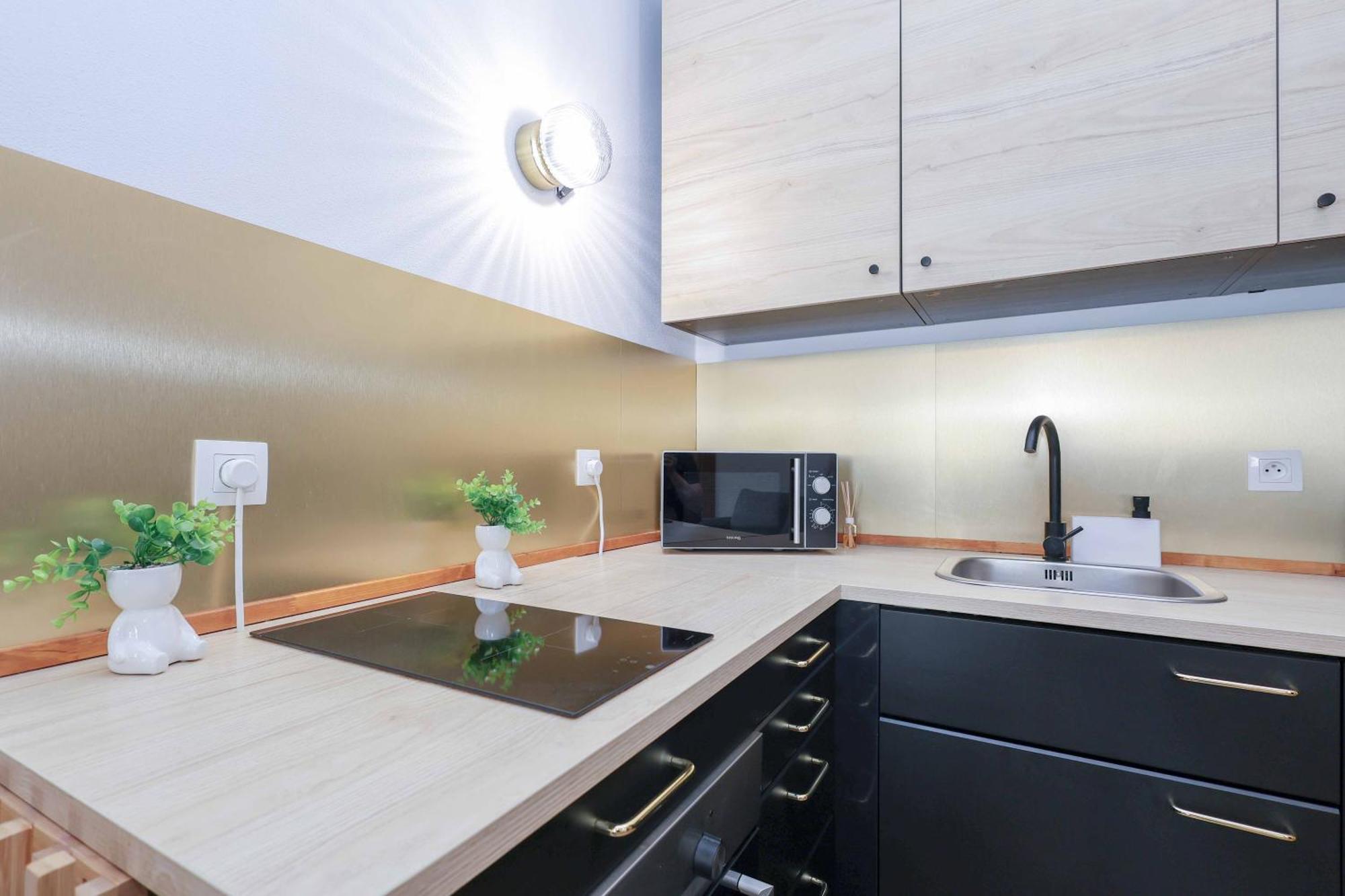Adamick Place In City Centre With Free Parking Apartment