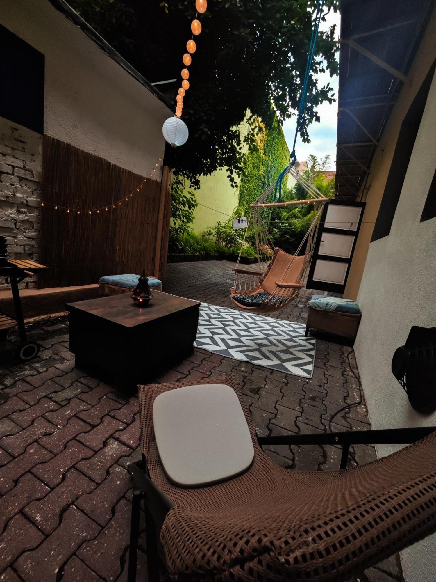 Vintage With Garden View Apartment