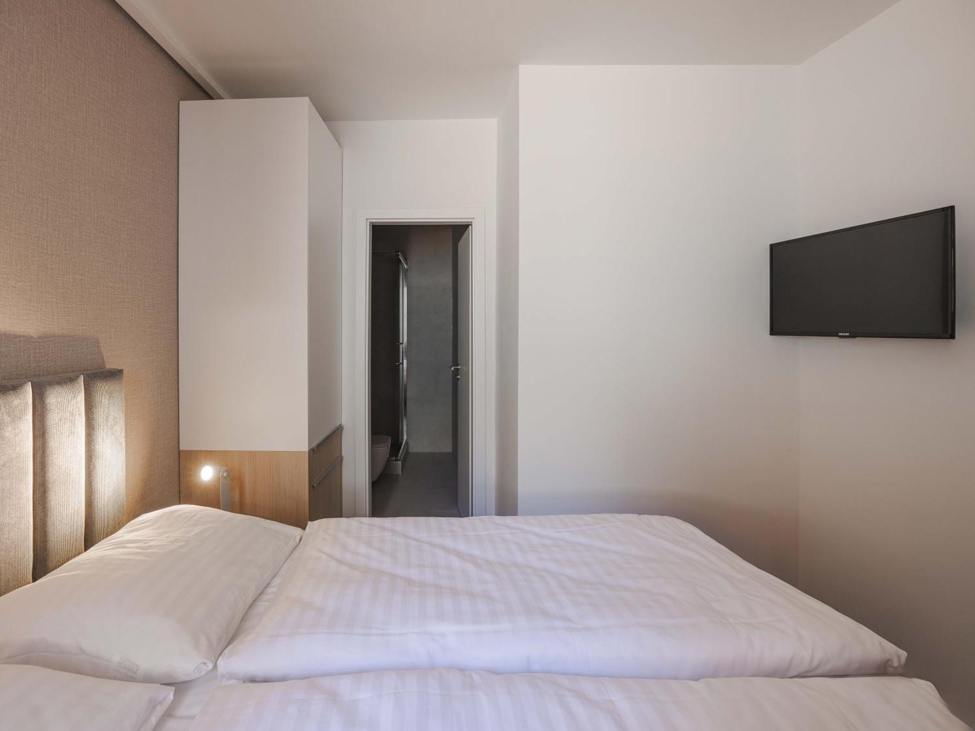 Hotel Taxis - New 2*