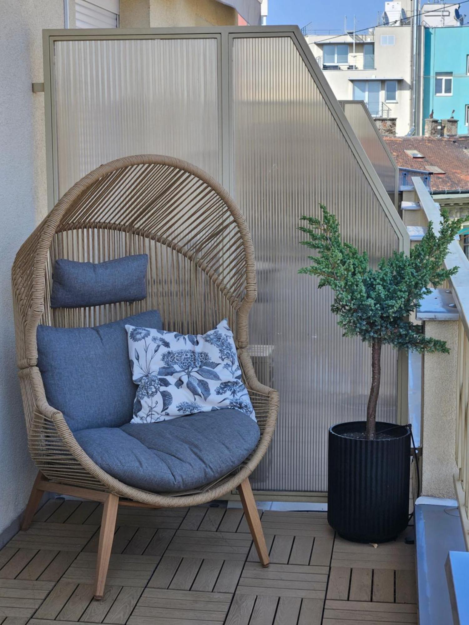 Terrace In Old Town - Castle & Cathedral View Apartment