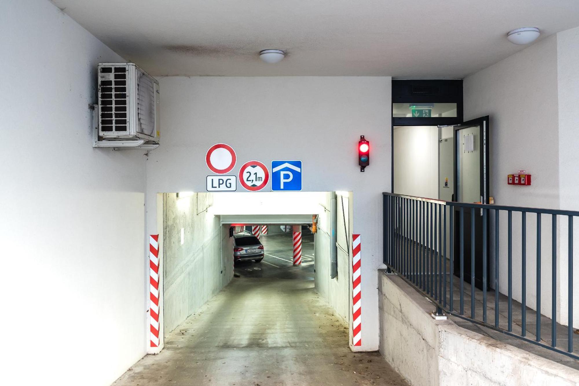 Mickiewiczova Free Parking By Veronika & Jano *