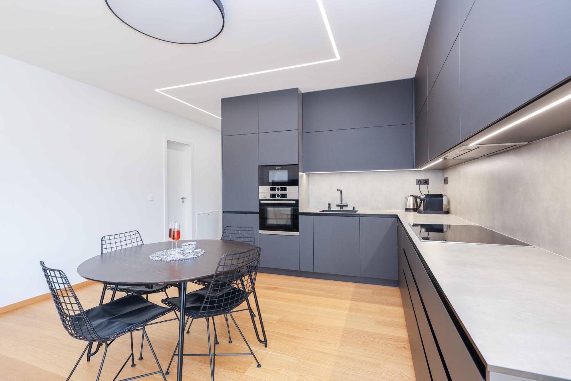 Downtown Luxe Retreat- Konventna Bratislava