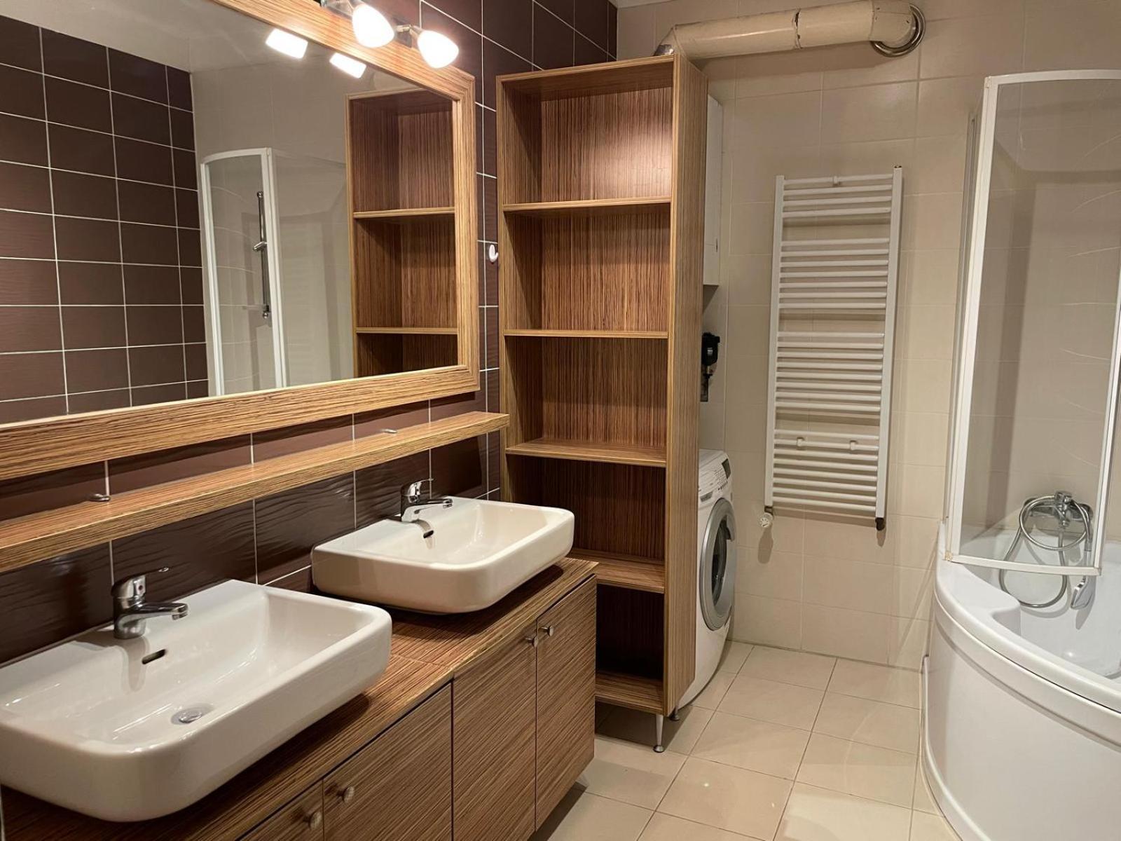 Smack In The Heart Of Old Town Apartment *