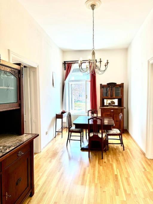 Unique In The Center Apartment