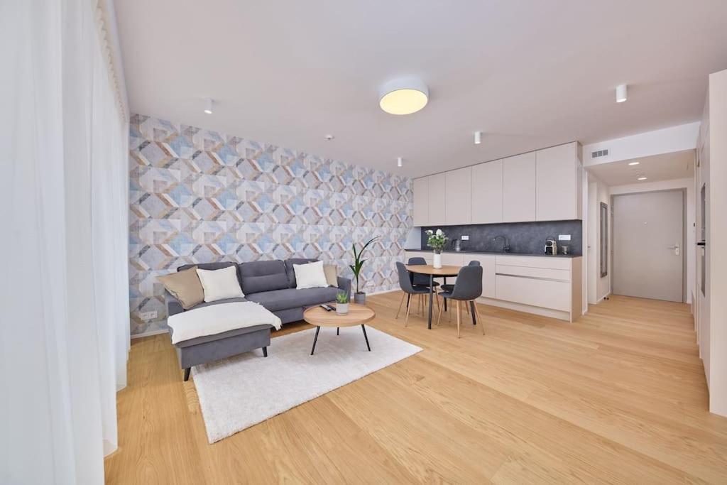 Liget - 4 Guests, Parking Apartment Bratislava