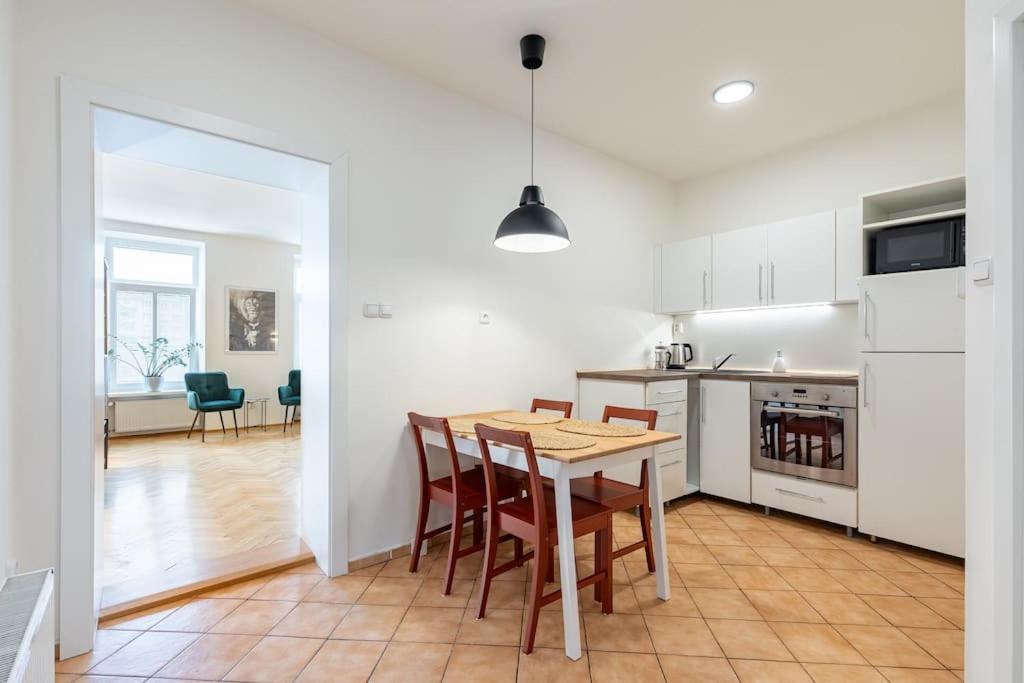 Apartment Urban Oasis Near Park And Center Bratislava