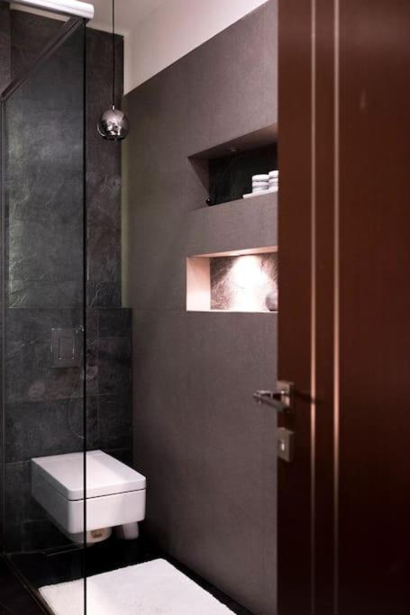Evergreen - Old Town Spacious Stylish With Ac And One And A Half Bath, Baby & Kid- Friendly Apartment Bratislava