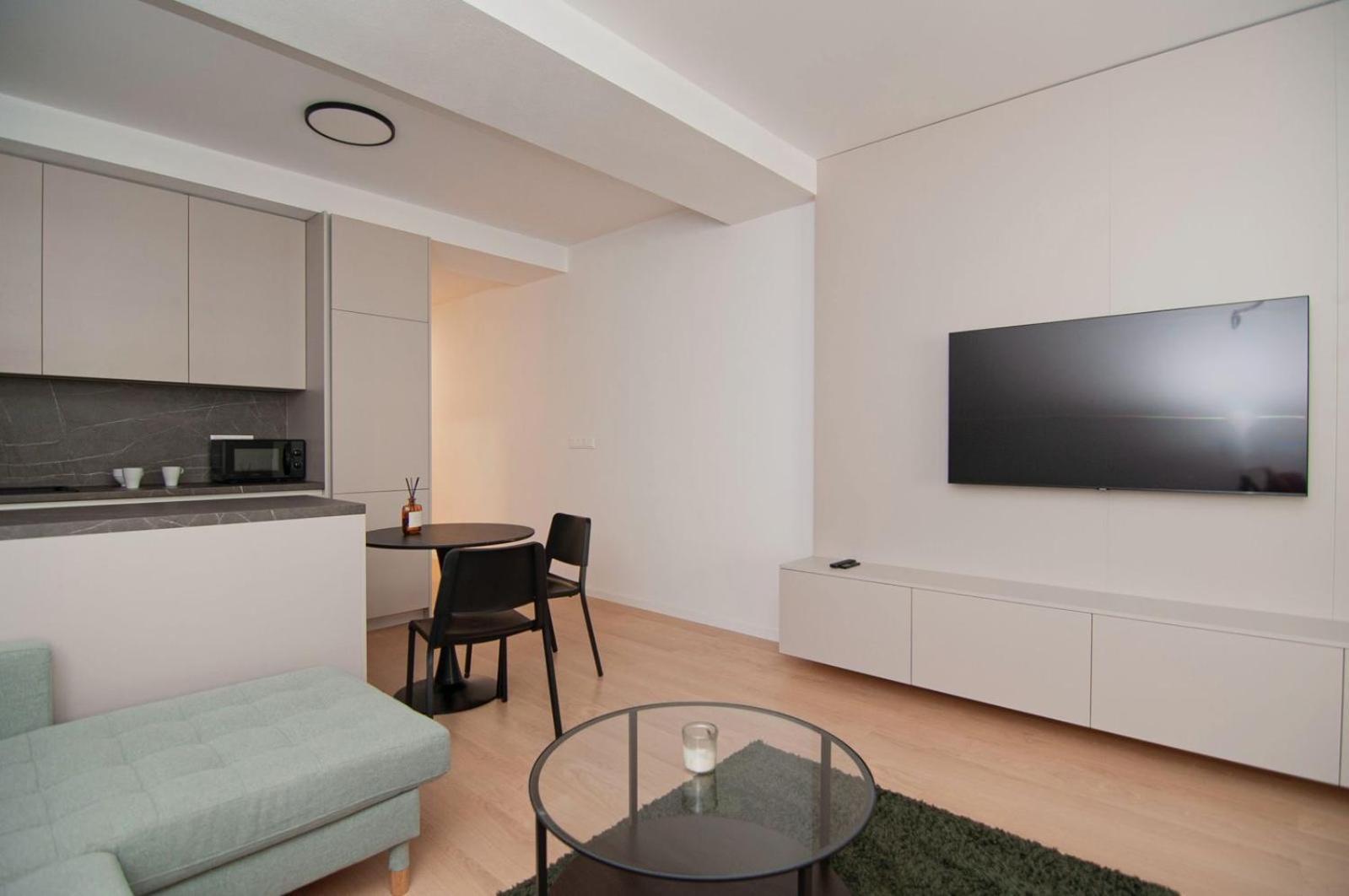 Beautiful In The Center Apartment