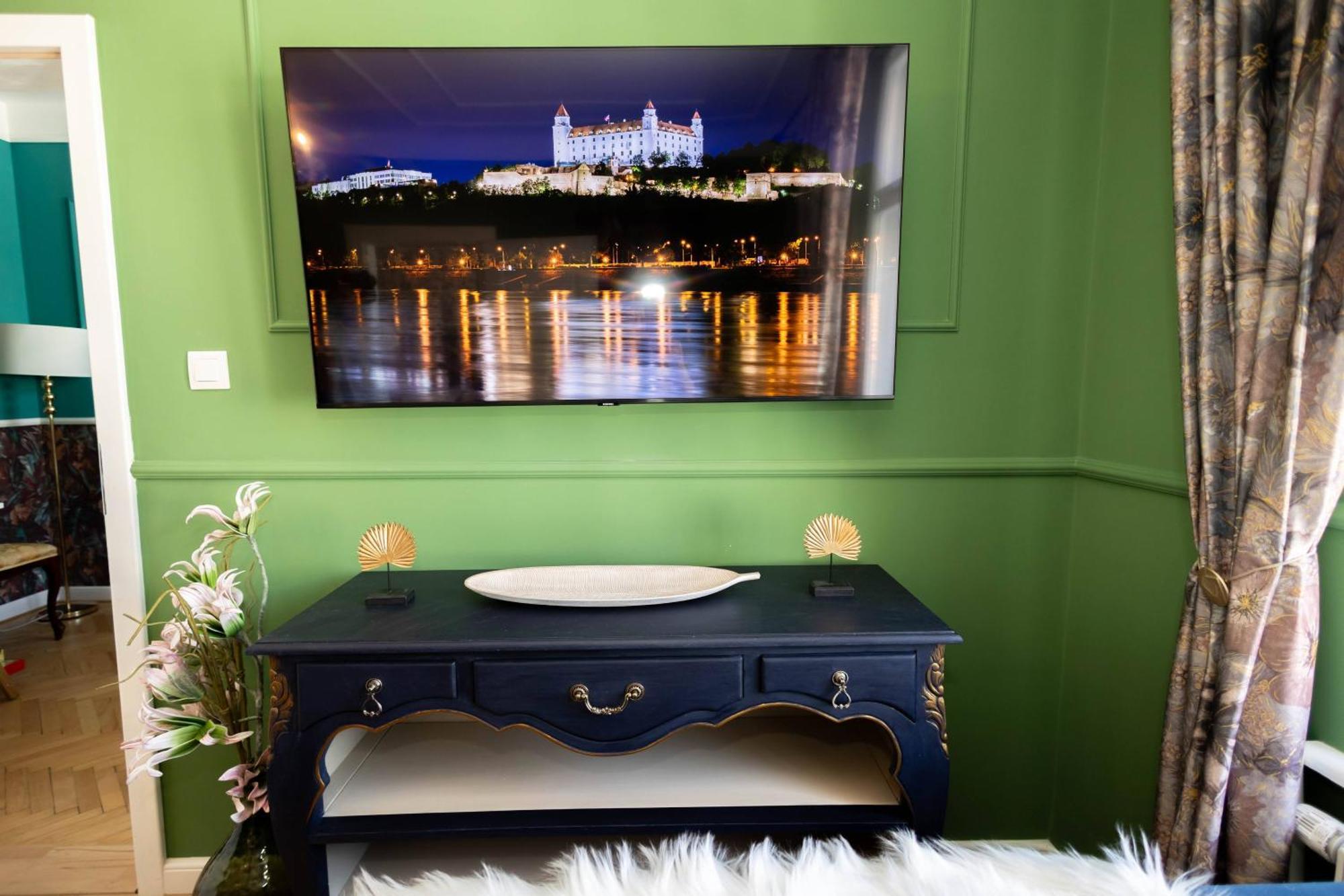 New, Stylish And Spacious Bratislava