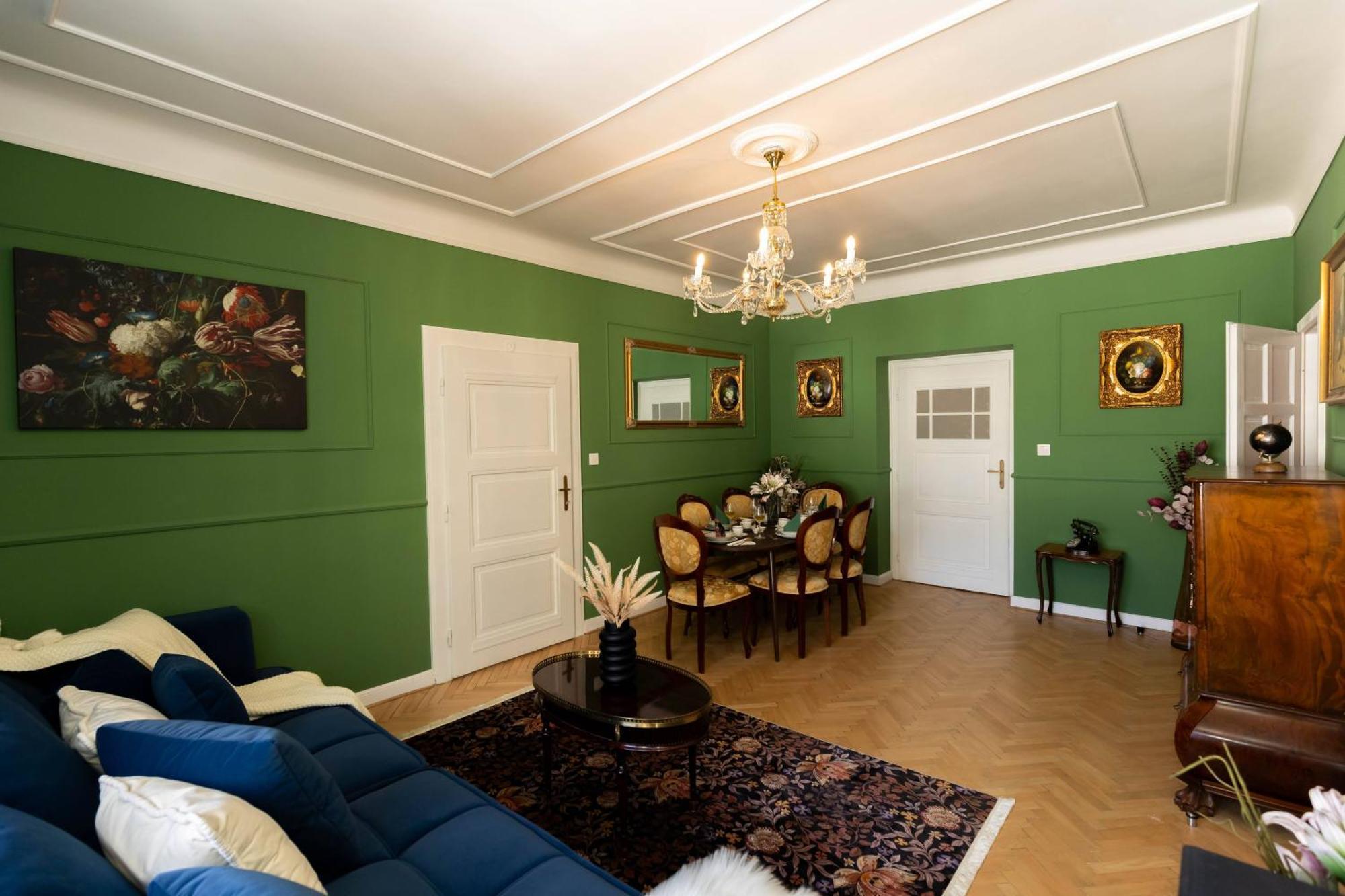 New, Stylish And Spacious Apartment *