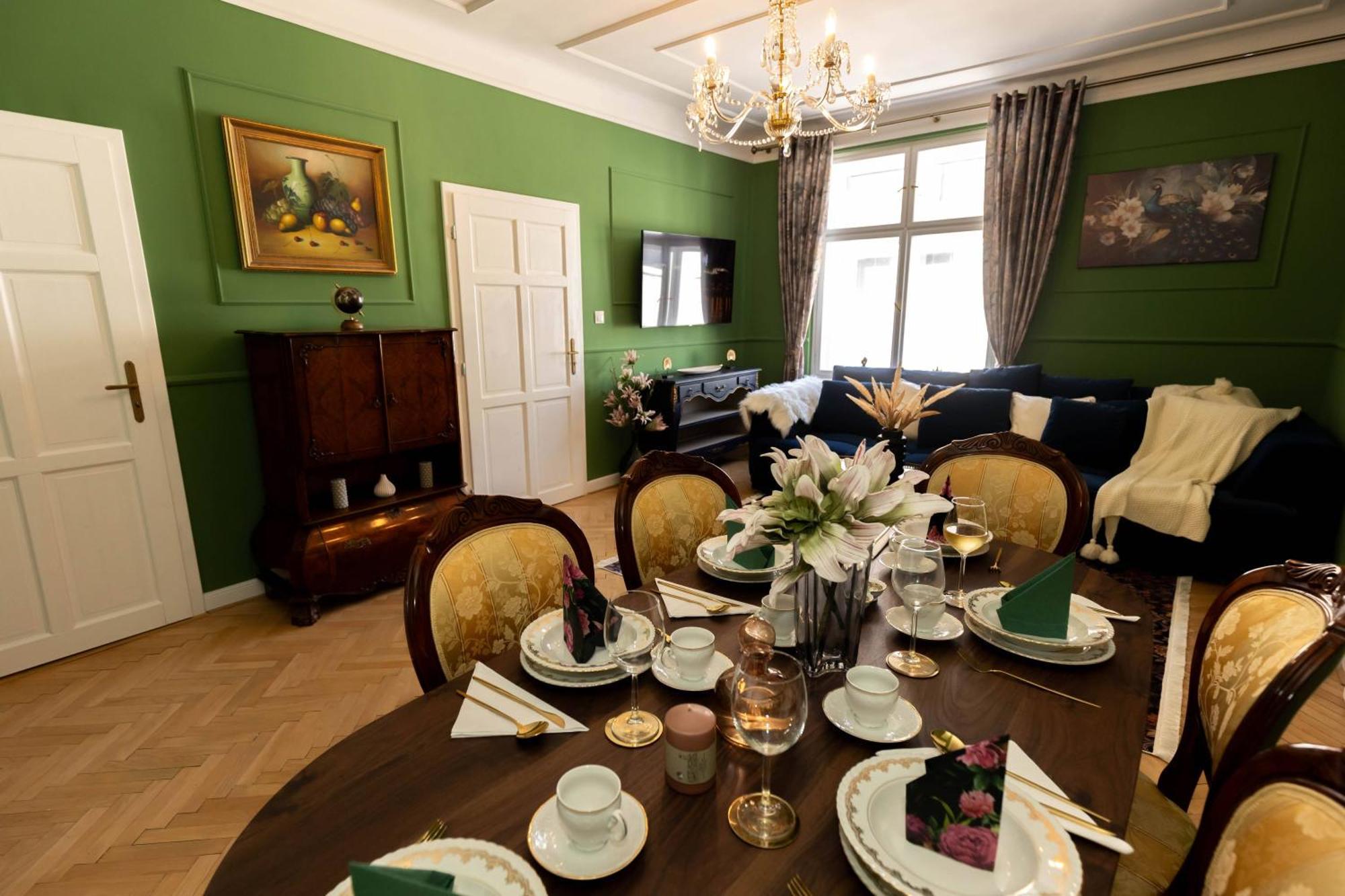 New, Stylish And Spacious Apartment